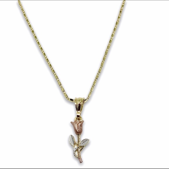 Rose Necklace in 14kts of Gold Filled - Picture 2 of 2